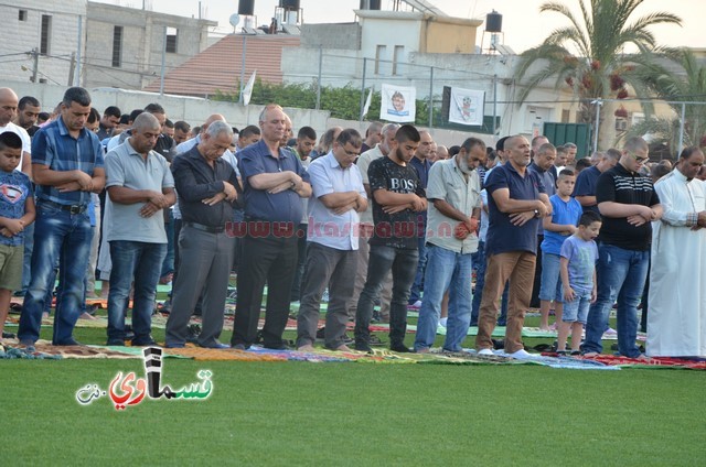 فيديو : المئات يؤدون صلاة عيد الأضحى والرئيس عادل بدير والأهالي يتصافحون ويهنئون ويعم السرور كل الحضور